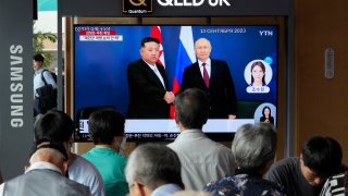 A TV screen shows an image of a meeting between Russian President Vladimir Putin, right, and North Korea’s leader Kim Jong Un during a news program at the Seoul Railway Station in Seoul, South Korea, Thursday, Sept. 14, 2023. Kim vowed “full and unconditional support” for Putin on Wednesday as the two leaders isolated by the West held a summit that the U.S. warned could lead to a deal to supply ammunition for Moscow’s war in Ukraine.