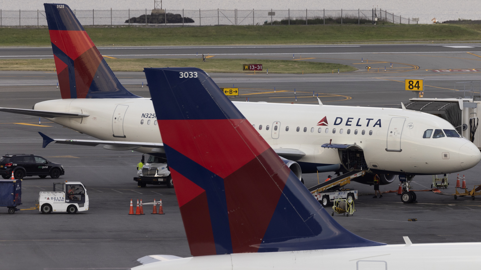 Delta says it will walk back some planned SkyMiles changes after customer  backlash – NBC4 Washington
