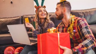 5 ways to reduce credit card debt ahead of the holiday shopping season