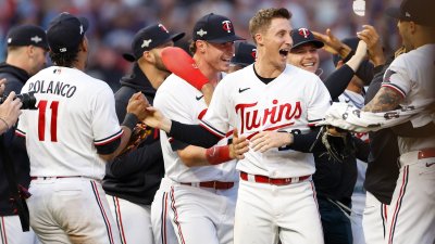 Blue Jays comeback to beat Yankees on Fathers Day