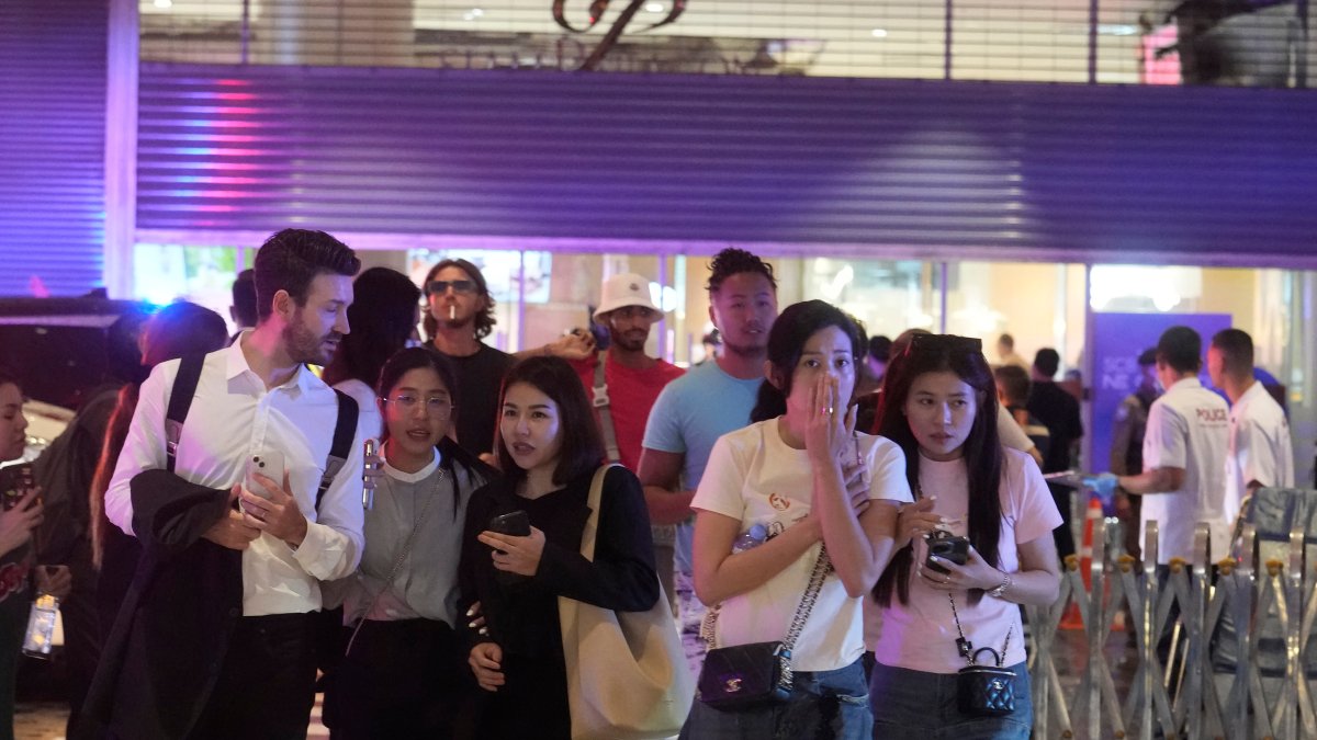 Bangkok shopping mall shooting kills at least 2 – NBC4 Washington - Vimarsana News