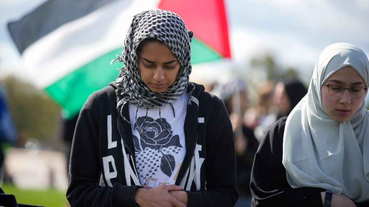 Pro-Palestinian protesters march in London as Israel-Hamas war roils the world – NBC4 Washington - Vimarsana News