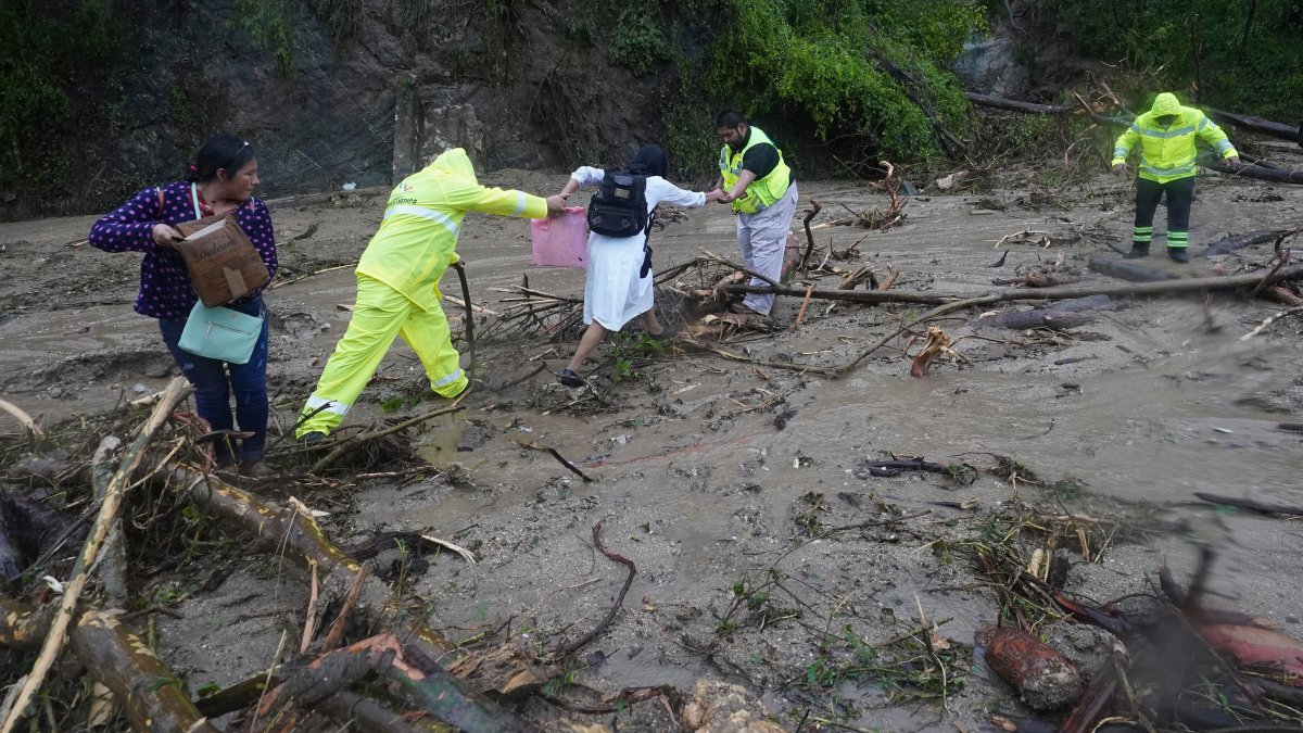 Hurricane Otis triggers landslides, massive floods in Mexico's Pacific coast – NBC4 Washington - Vimarsana News