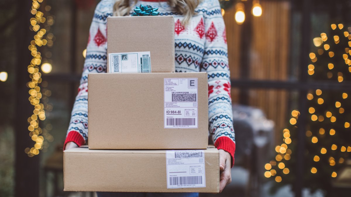 Here are the 2023 holiday shipping deadlines for FedEx, UPS and USPS – NBC4 Washington - Vimarsana News