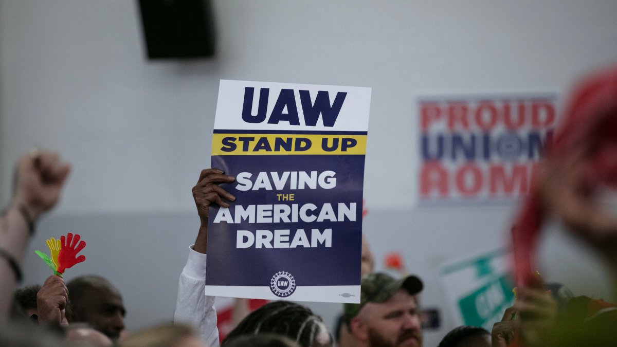 Mack Trucks union workers go on strike – NBC4 Washington - Vimarsana News