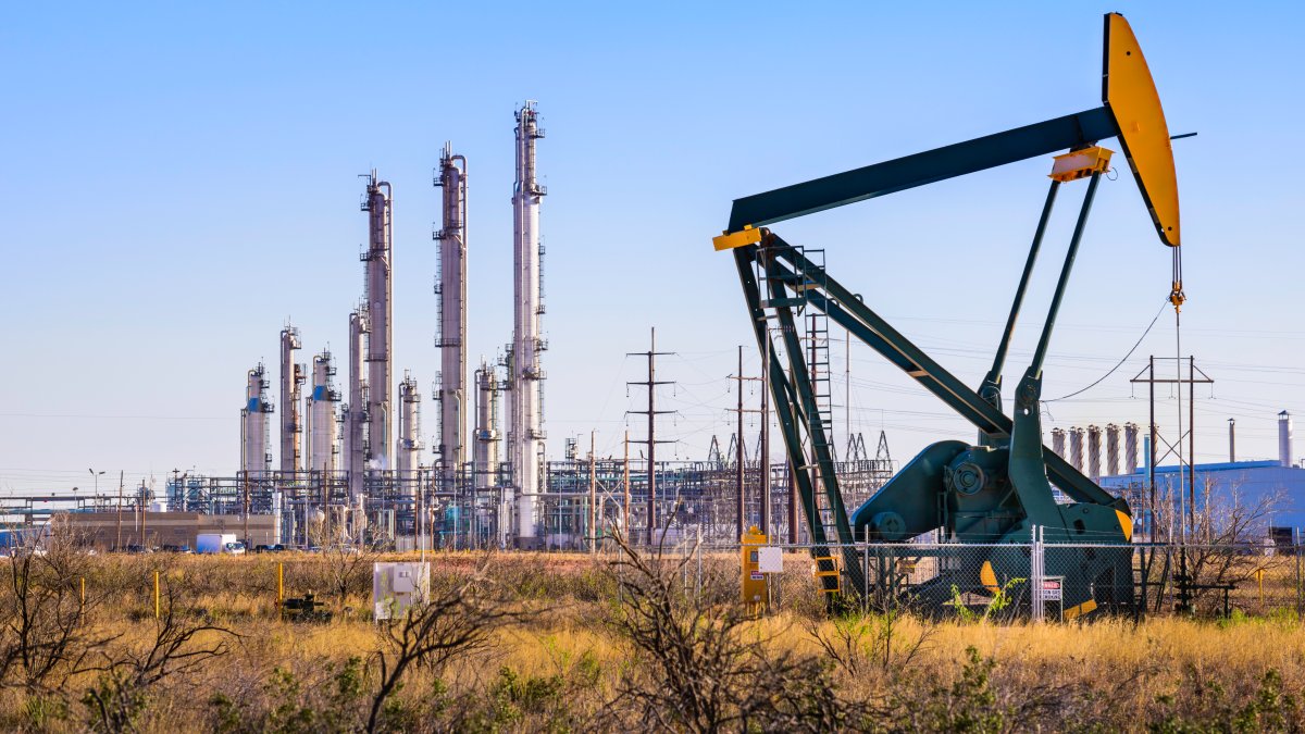 US oil production hits all-time high – NBC4 Washington - Vimarsana News