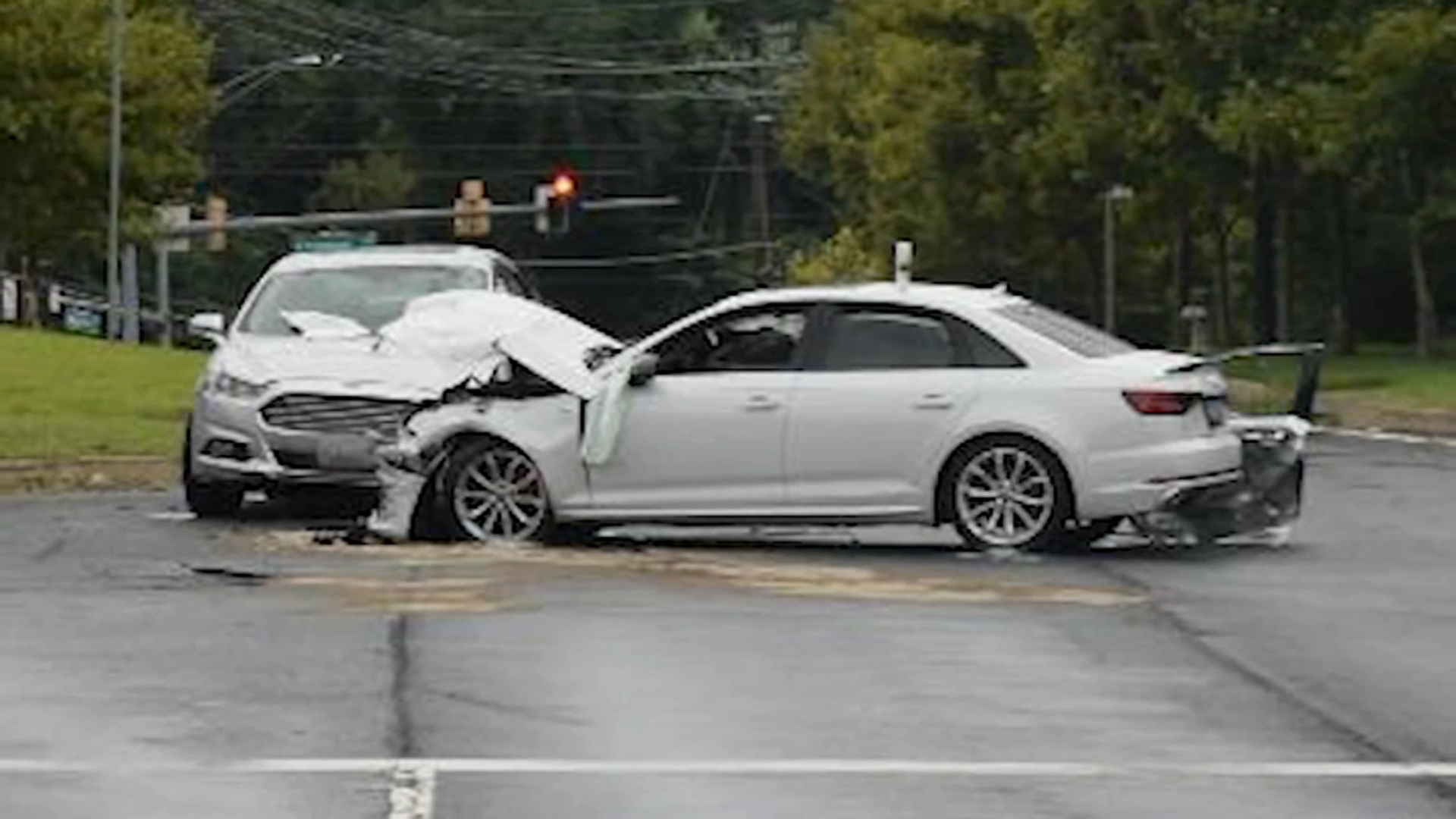 2-car crash leaves driver dead in Montgomery County