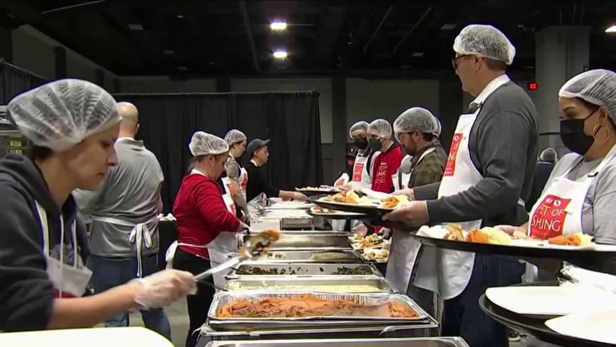 24th annual Safeway Feast of Sharing provides Thanksgiving meals for