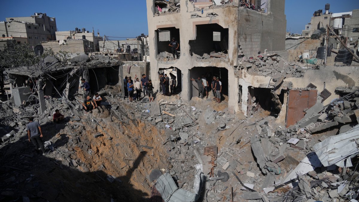 Families in Gaza live without fuel and supplies, forcing them to dig for the dead by hand – NBC4 Washington - Vimarsana News
