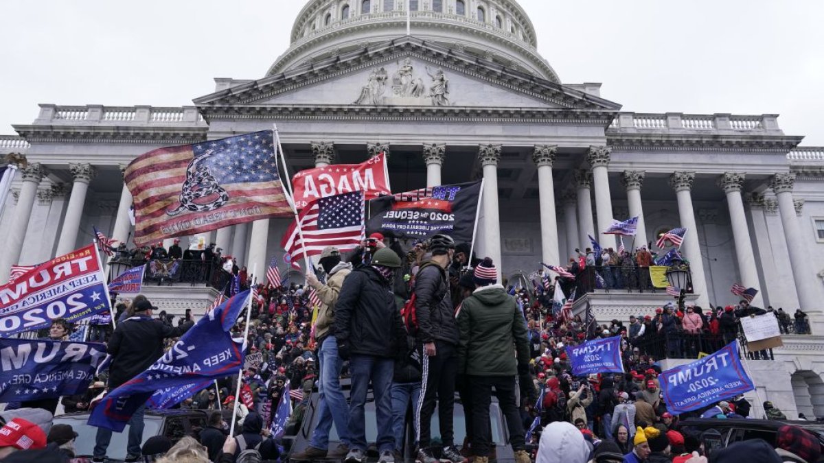 Illinois and Indiana men arrested for assaulting officers at US Capitol – NBC4 Washington - Vimarsana News