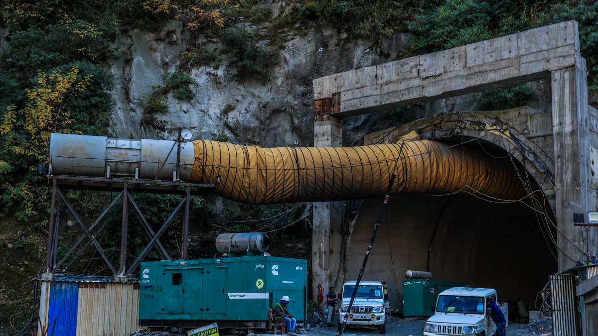 Workers stuck in a tunnel in India get hot meals as rescue operation continues – NBC4 Washington