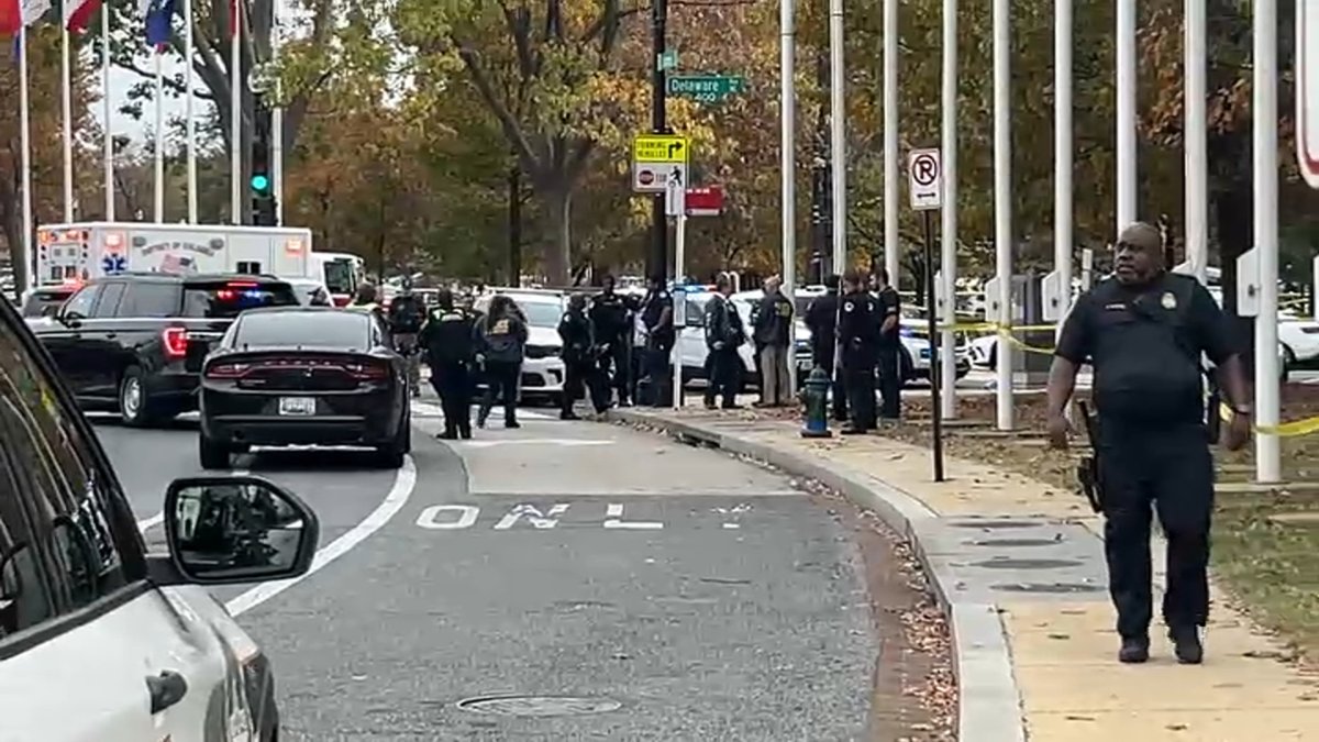 Police said a man with a gun was arrested near the Senate Office Building on Capitol Hill – NBC4 Washington