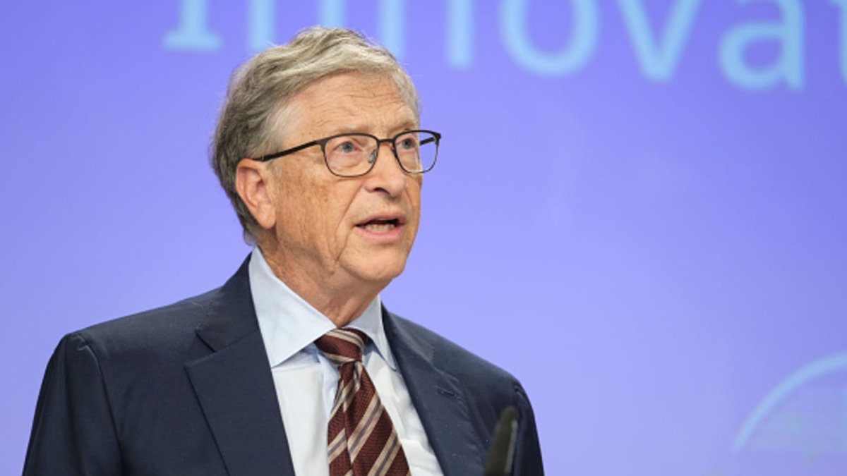 Bill Gates says getting countries to agree on AI regulations will be harder than Cold War-era nuclear negotiations