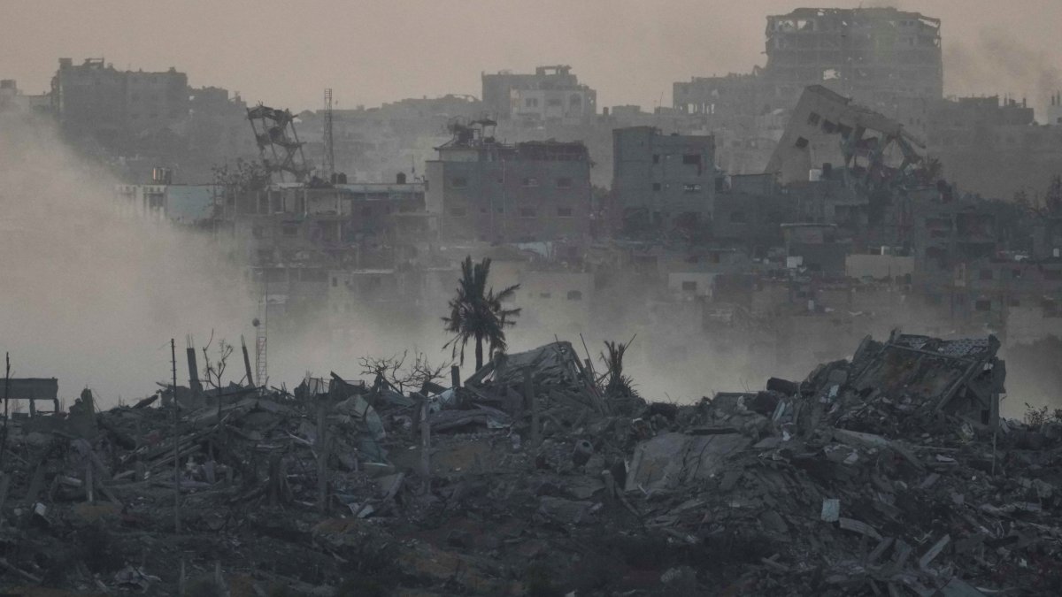 Israeli offensive shifts to crowded Gaza, driving up death toll – NBC4 Washington - Vimarsana News