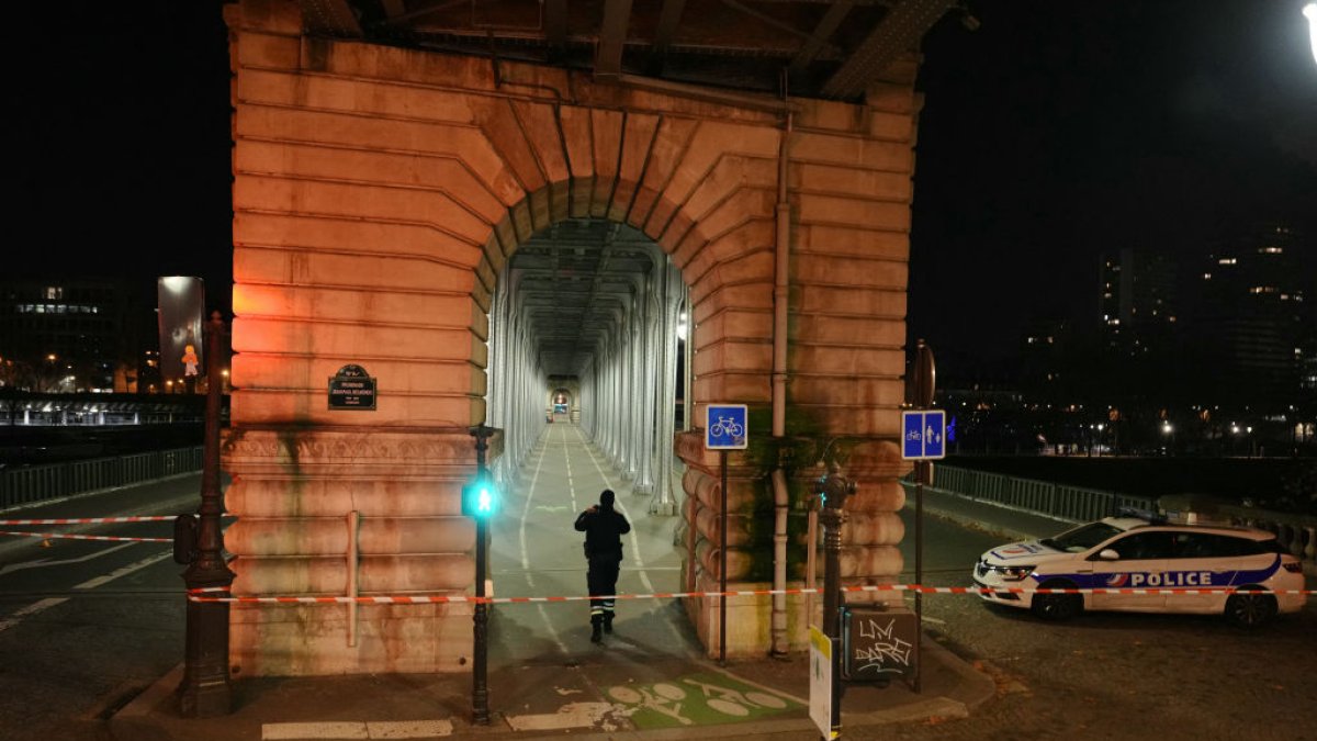 Paris knife attack kills German tourist, injures 2 others – NBC4 Washington - Vimarsana News