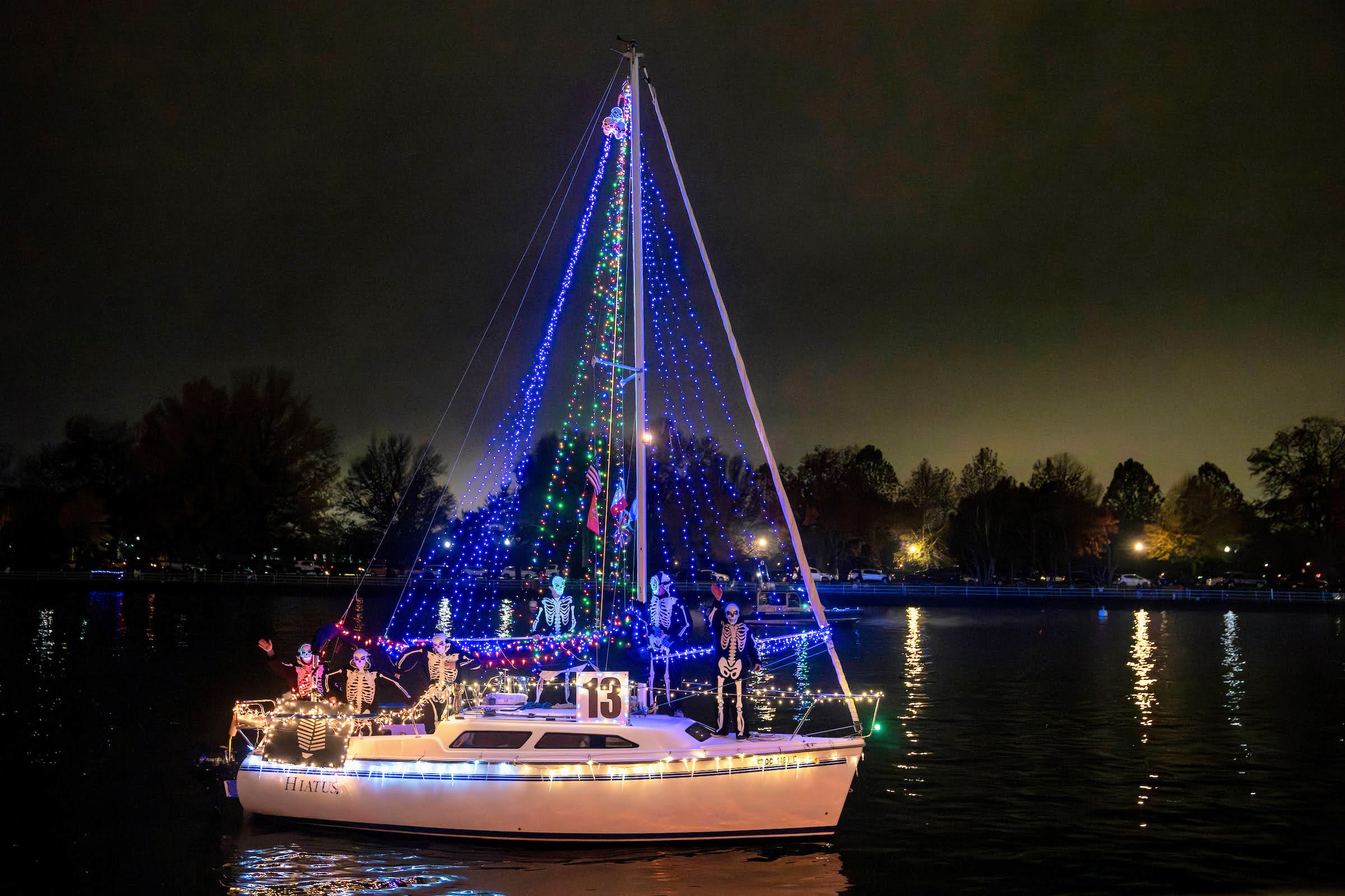 Photos: Holiday Boat Parade Lights Up The Wharf – NBC4 Washington