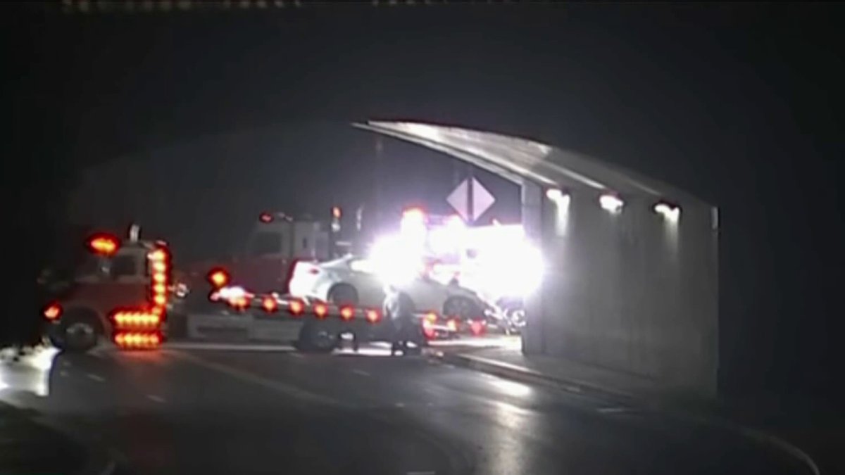Man dies after car plunges into Potomac River near Memorial Bridge ...