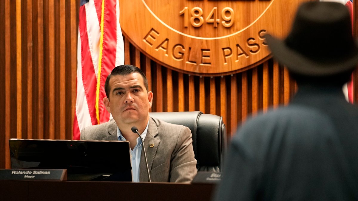 Mayor says Texas closed park without permission in border city where migrant crossings had climbed – NBC4 Washington - Vimarsana News