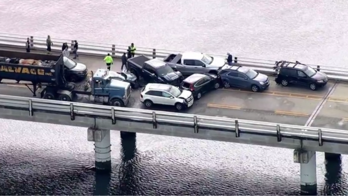 Los carriles del Puente de la Bahía en dirección oeste reabren horas después de un accidente de más de 40 vehículos – Telemundo Washington DC (44)