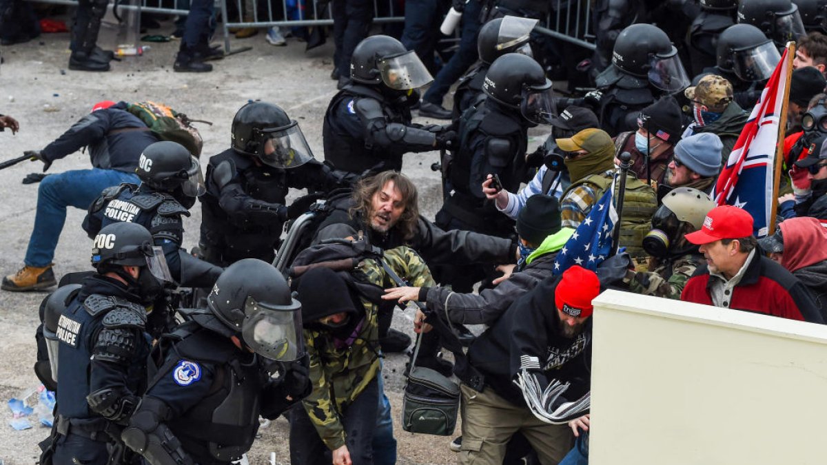 Jan. 6 rioter who 'blind-side tackled' Capitol officer is sentenced to more than 6 years in prison – NBC4 Washington - Vimarsana News