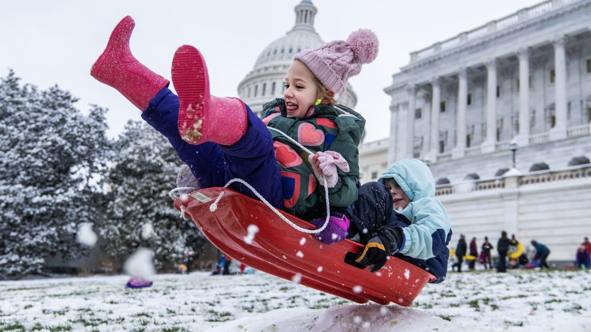 SEE IT: Winter storm covers DC area with snow – NBC4 Washington