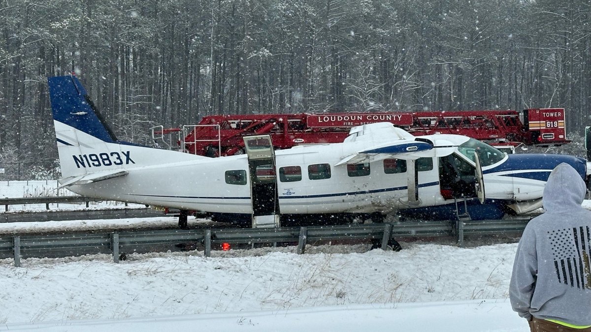 Small plane makes emergency landing on Loudoun County Parkway - Vimarsana News