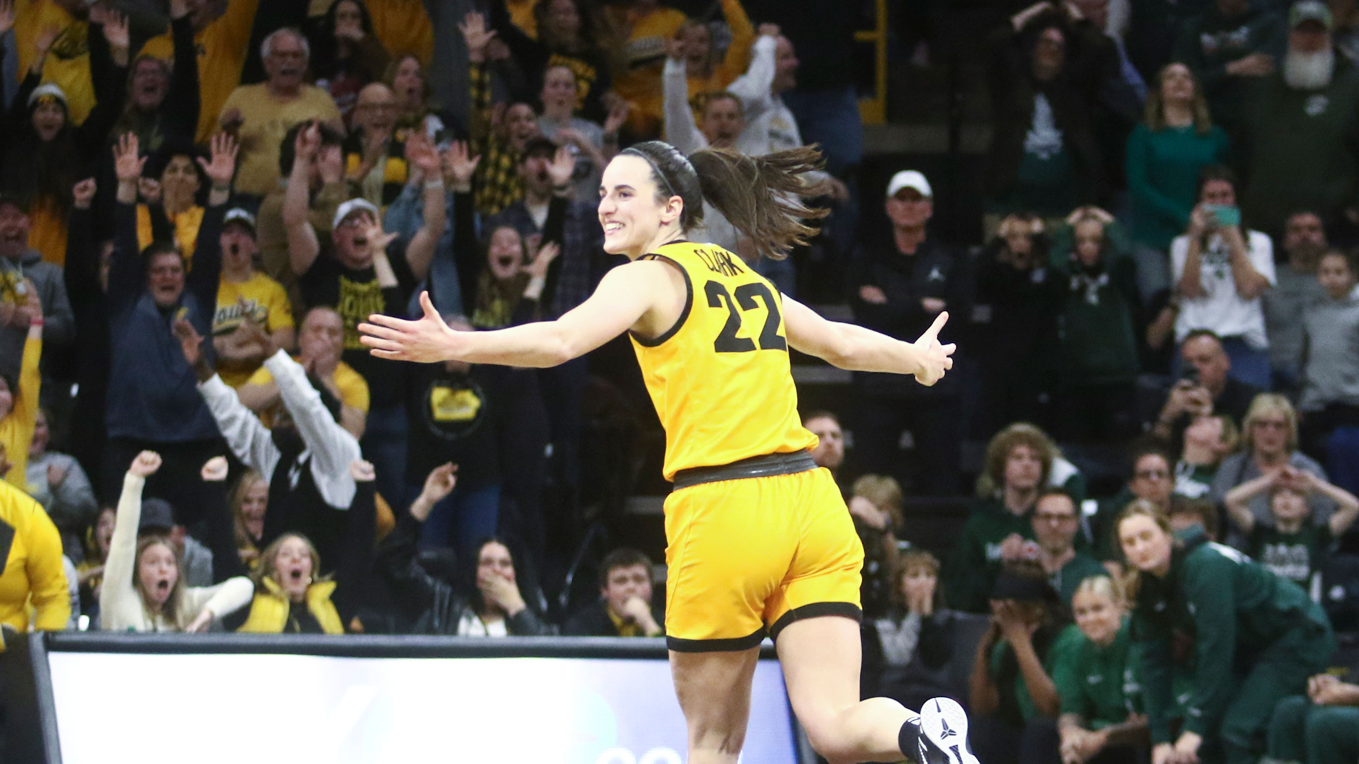 WATCH: Iowa’s Caitlin Clark Drills Buzzer-beater Vs. Michigan State ...