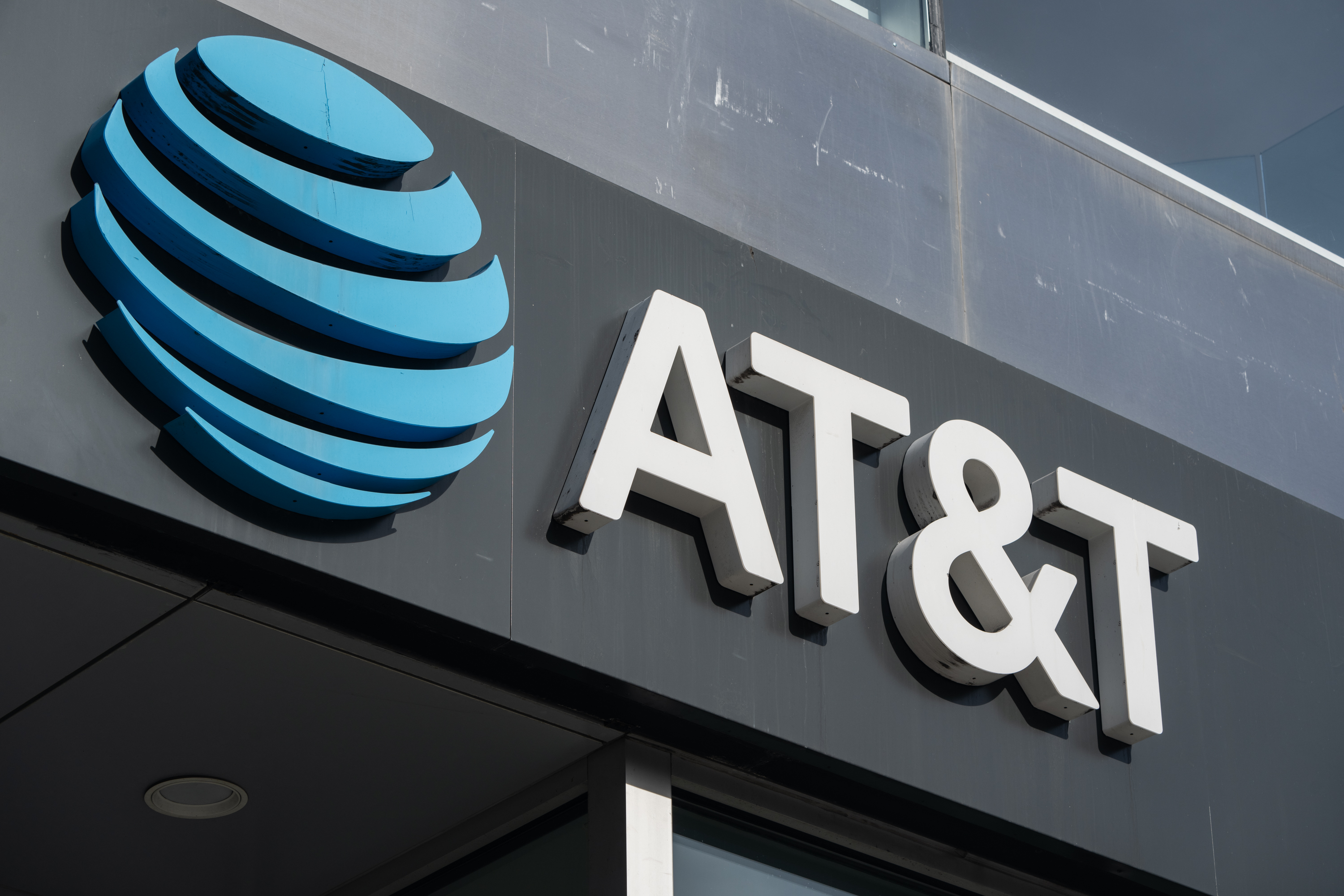 AT&T says US cellphone network outage was not caused by a cyberattack