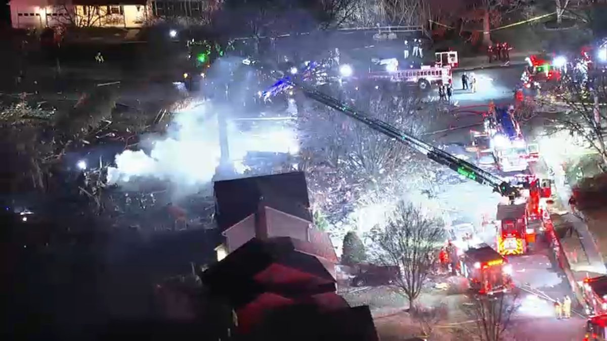 LOUDOWN COUNTY – NBC4 Ein Feuerwehrmann ist bei einer verheerenden Hausexplosion in Washington getötet worden