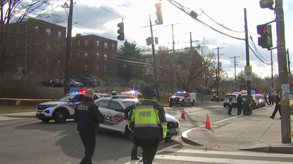 3 police officers shot in Southeast DC, sources say – NBC4 Washington