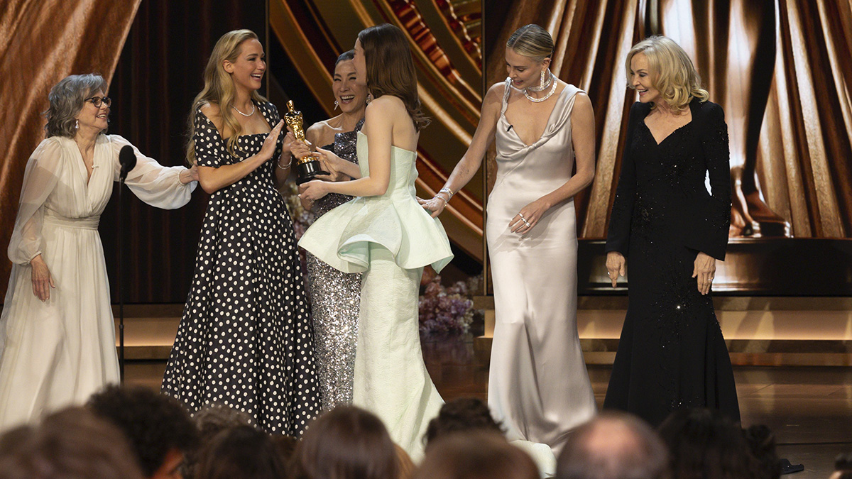 Why Michelle Yeoh gave Emma Stone’s Oscar to Jennifer Lawrence – NBC4 ...