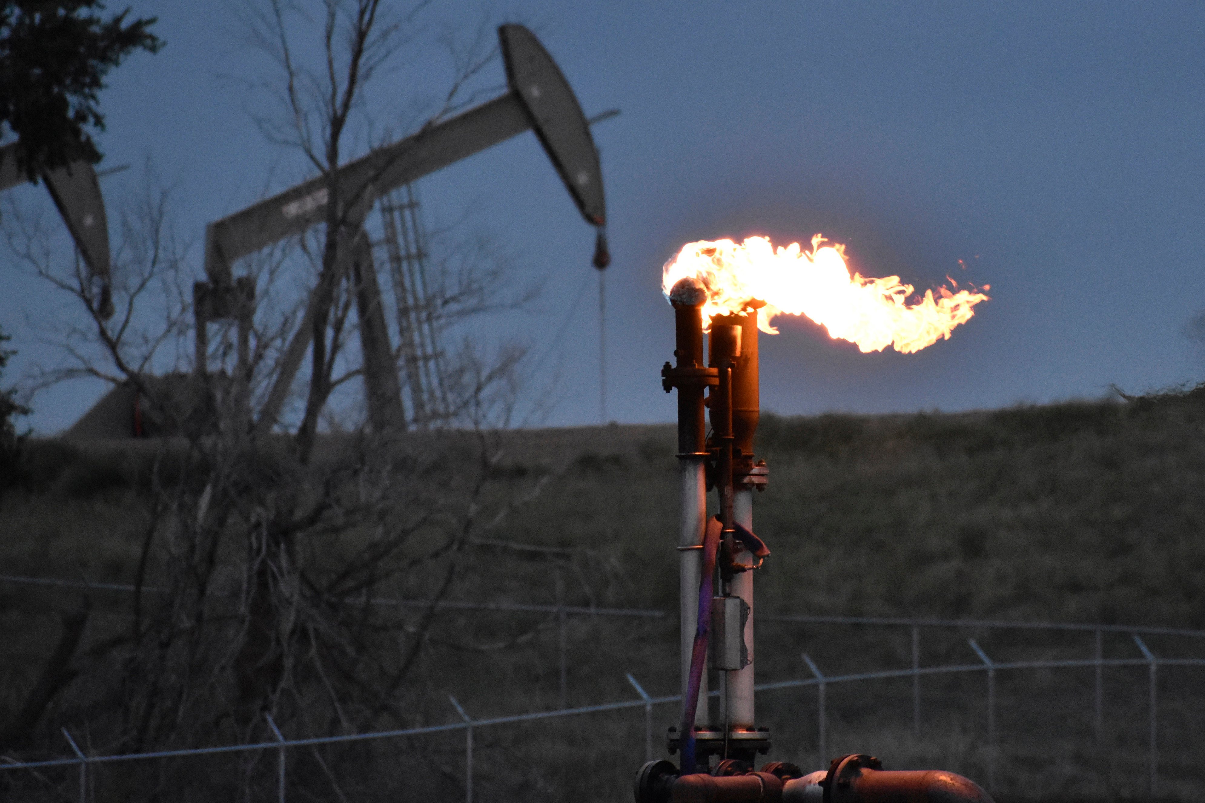 Heat-trapping carbon dioxide and methane levels in the air spiked to new record high – NBC4 Washington - Vimarsana News