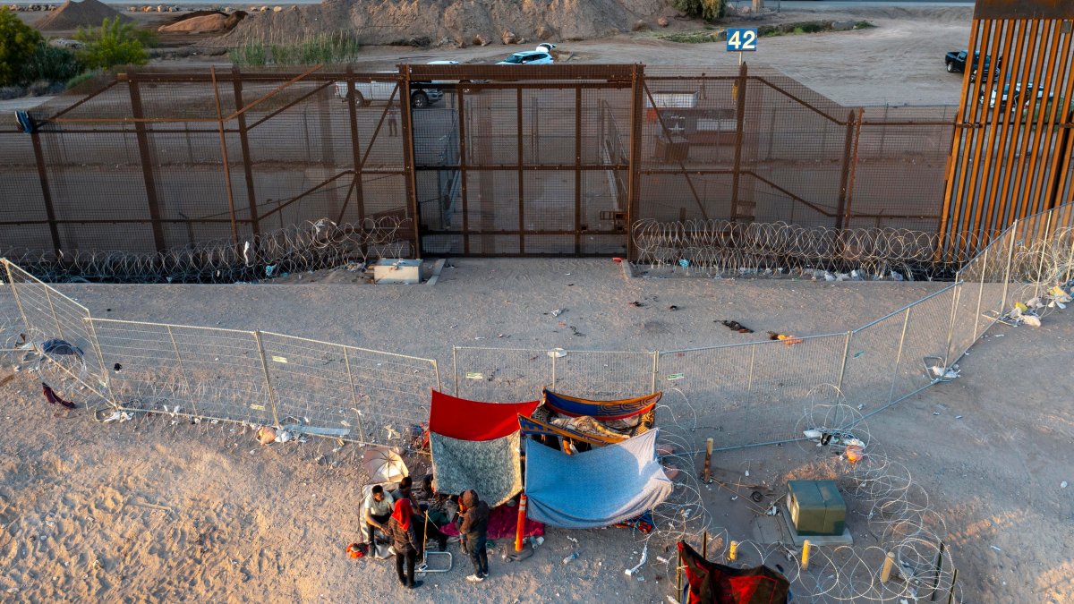 Migrant children at US-Mexico border must live in safe housing: judge – NBC4 Washington - Vimarsana News