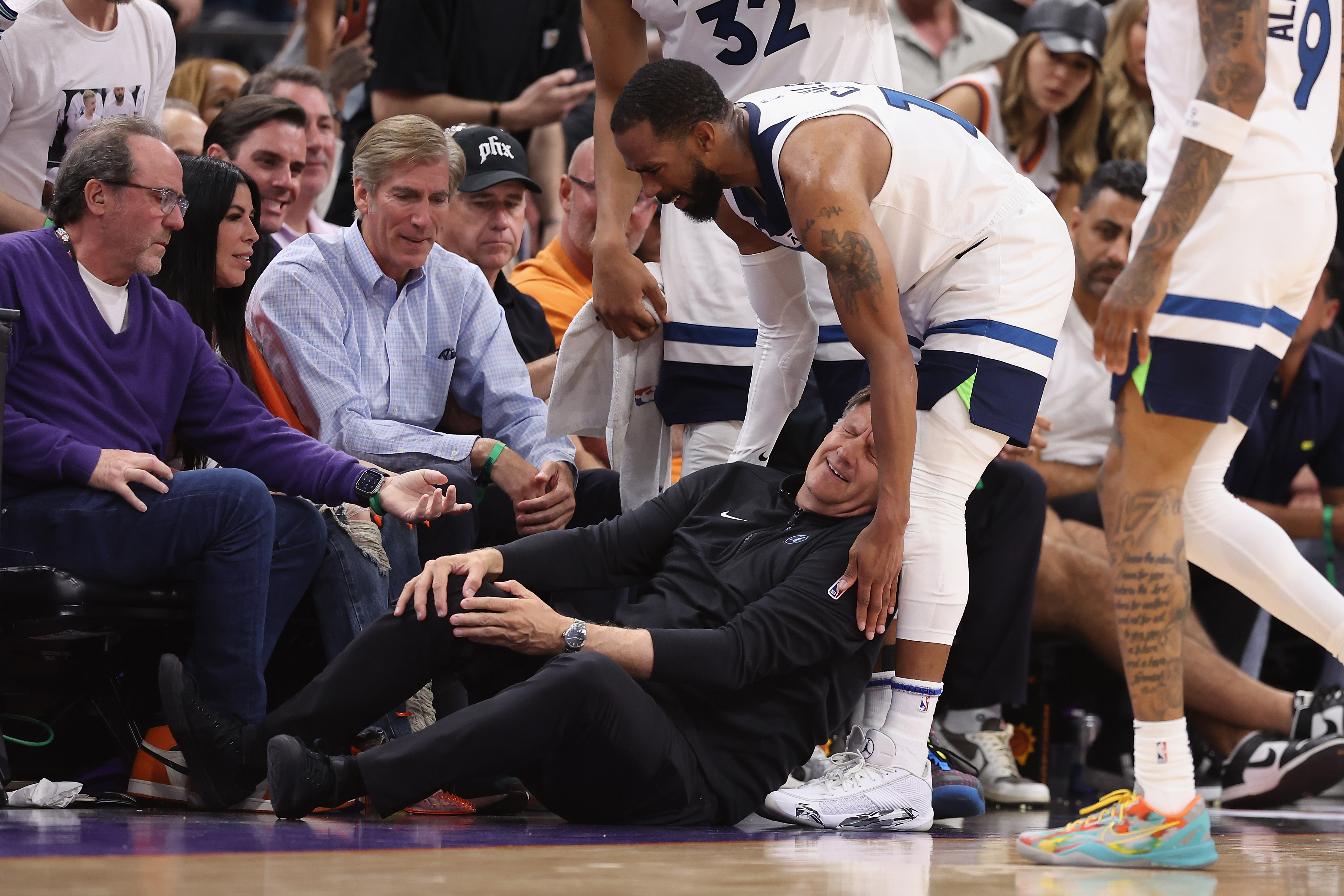 Timberwolves HC Chris Finch Suffers Knee Injury After Mid-game ...