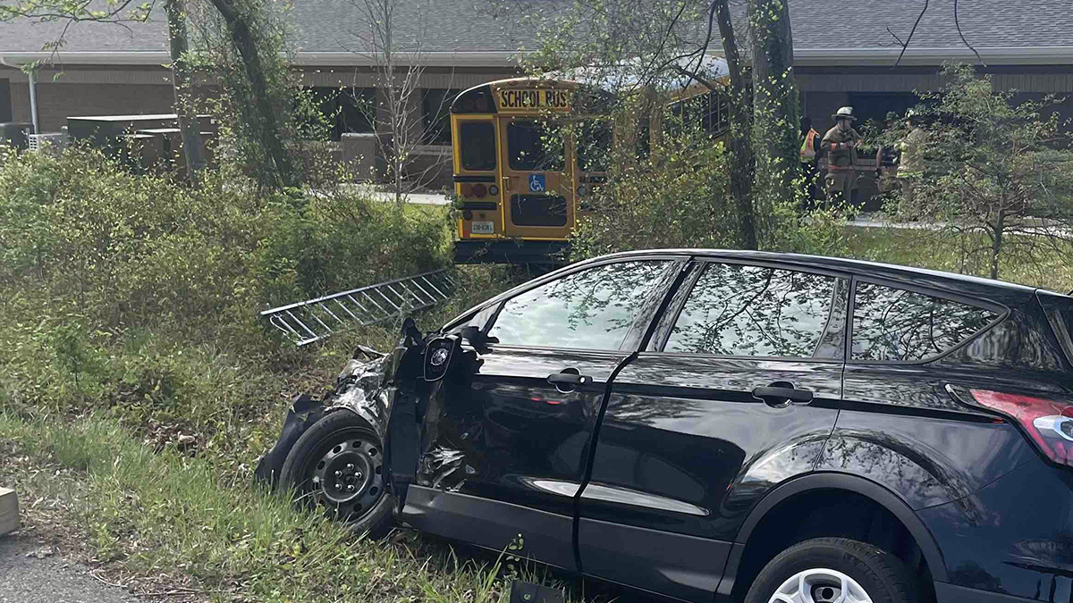 Virginia school bus hits DMV building, injures driver and two students ...