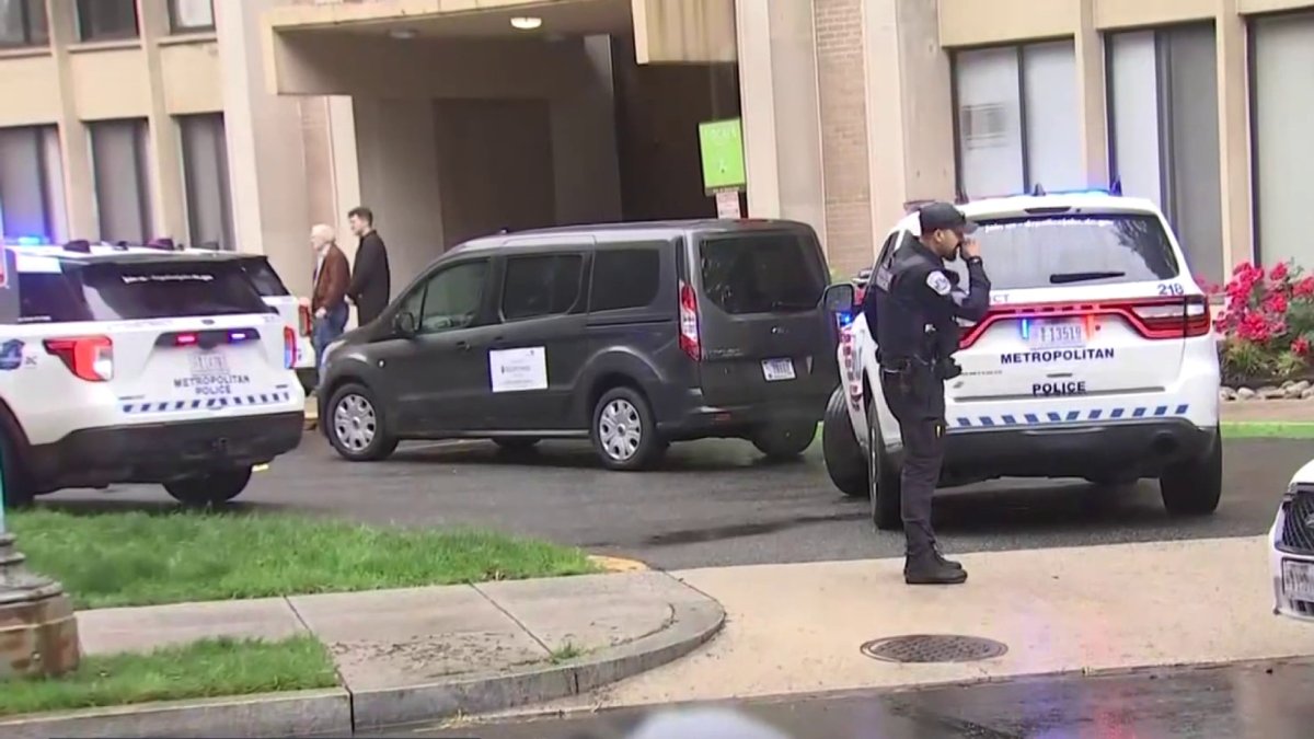 Man shot, officer stabbed in Northwest DC – NBC4 Washington