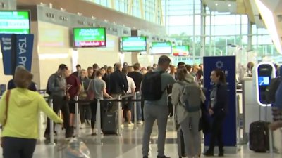 Air travel surging on Memorial Day weekend