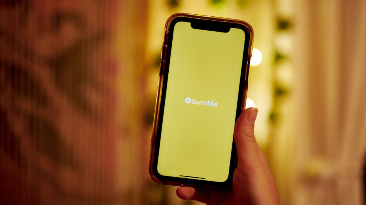 Bumble apologizes after anti-celibacy ad prompts backlash – NBC4 Washington