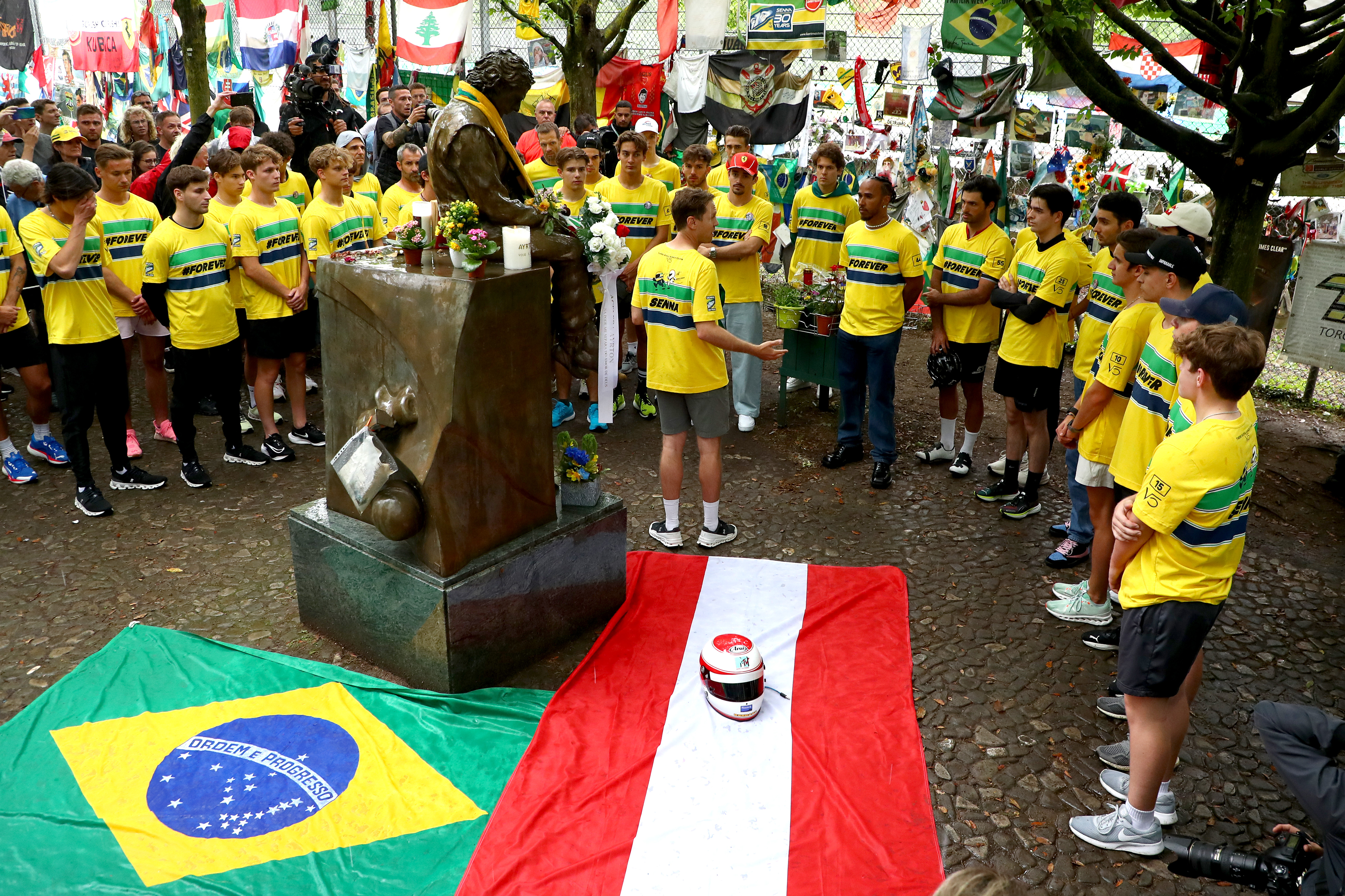 F1 drivers pay homage to Ayrton Senna and Roland Ratzenberger ahead of
Imola GP