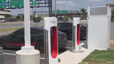 AP poll: 46% unlikely to buy electric vehicle