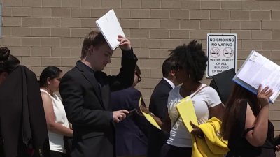 Thousands wait outside for hours in heat at DHS career expo