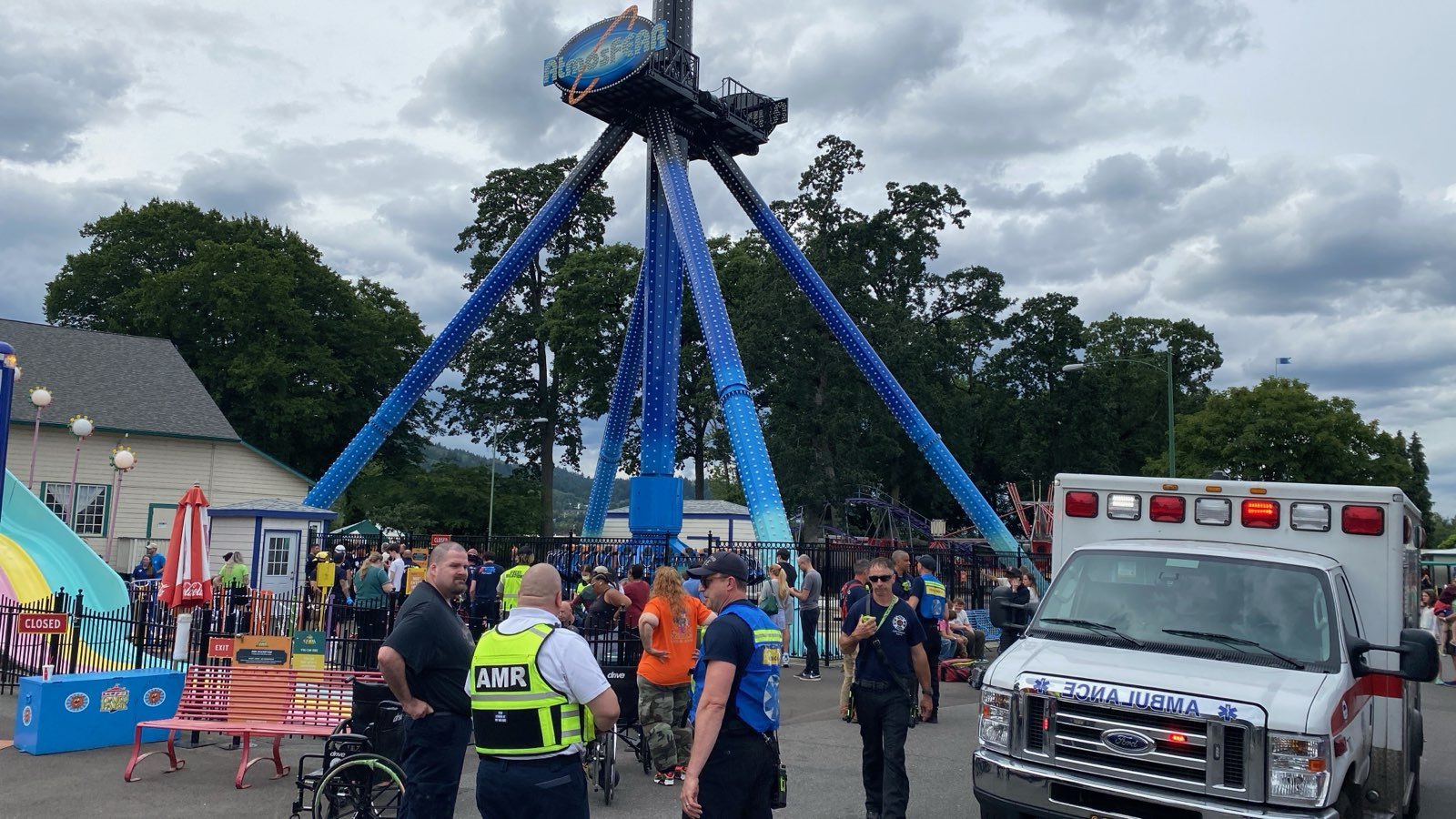 Oregon amusement park ride traps people upside down – NBC4 Washington - Vimarsana News