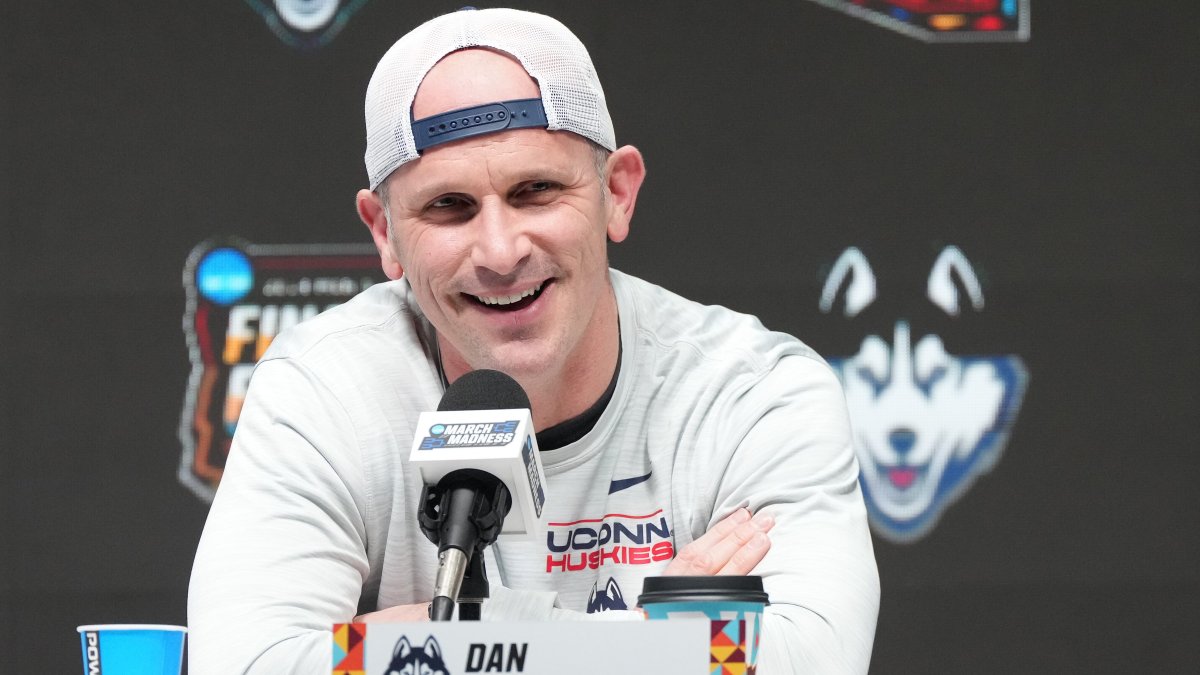 Basketball world roasts Lakers as Dan Hurley stays at UConn NBC4