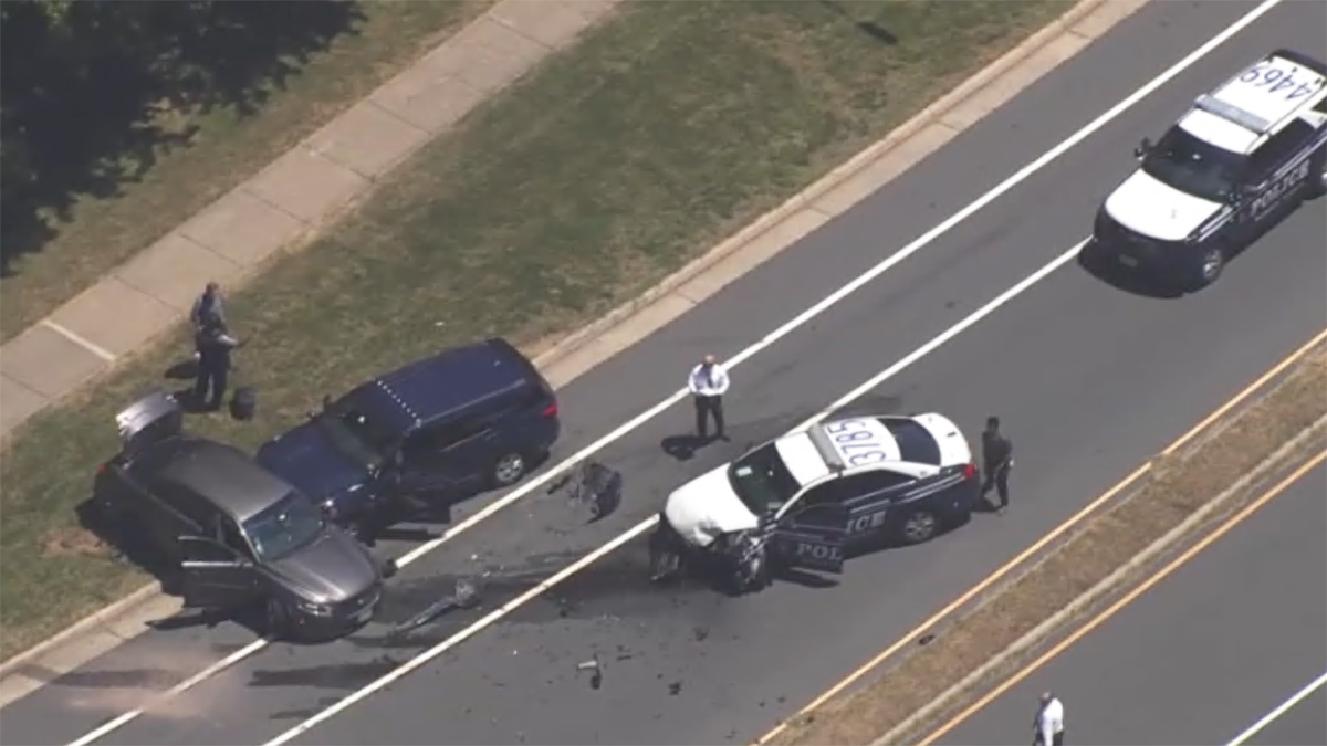 Read more about the article 2 Fairfax County police officers injured after man steals police car and crashes – NBC4 Washington