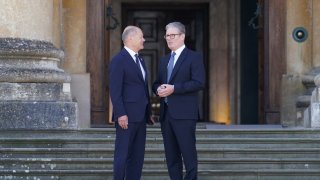 Chancellor of Germany Olaf Scholz  (L) is welcomed by Britain’s Prime Minister Keir Starmer to the European Political Community summit at Blenheim Palace on July 18, 2024 in Woodstock, England. 