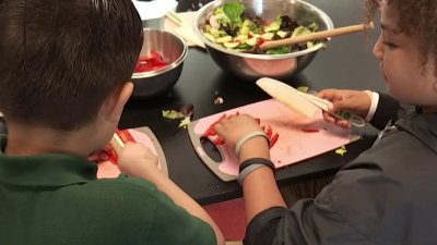 DC program teaches elementary school students hands-on food education