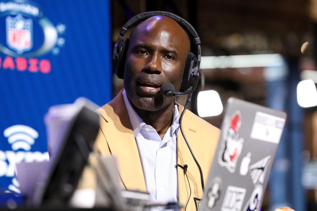 NFL star Terrell Davis got ‘No Fly' letter after plane incident, United Airlines apologized for error