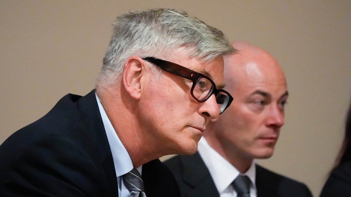 12 jurors selected for Alec Baldwin’s involuntary manslaughter trial in ...