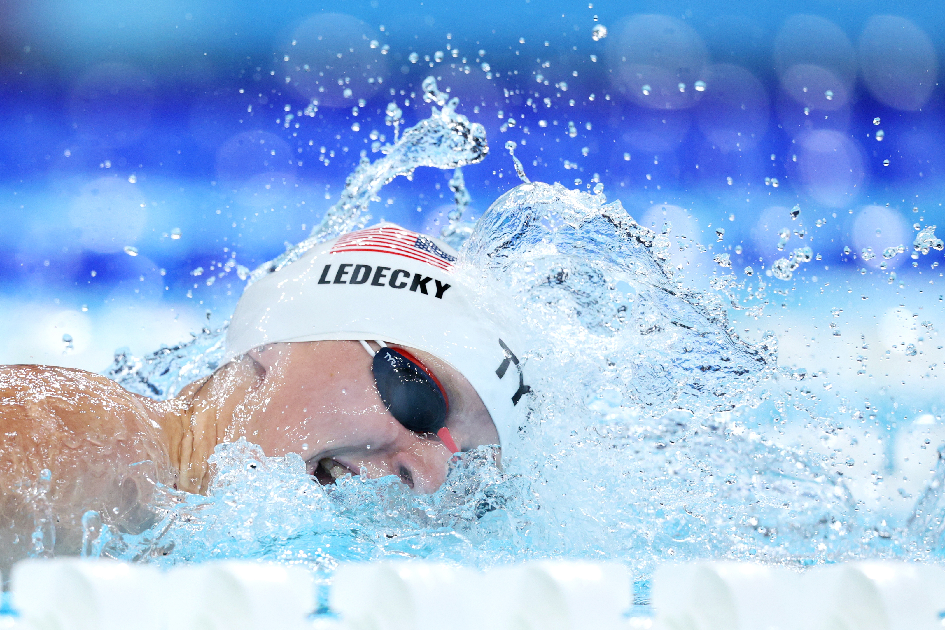 Katie Ledecky cruises in women's 1500m freestyle heat
