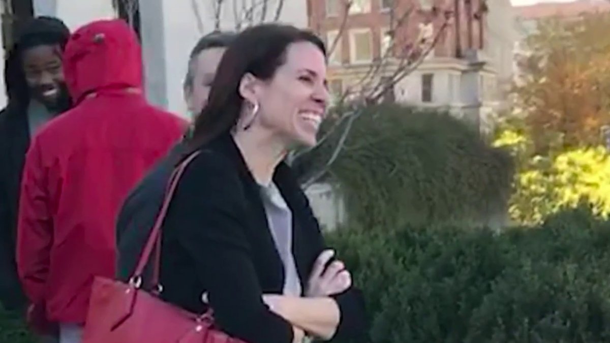 Federal prosecutor under ethics cloud still prosecuting; few DC